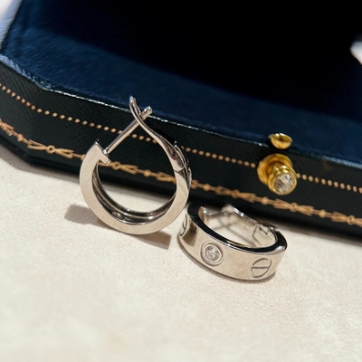 comprar OEM ODM Los aretes de oro sólido 18k Diamante natural Los aretes de amor AU750 online manufacture