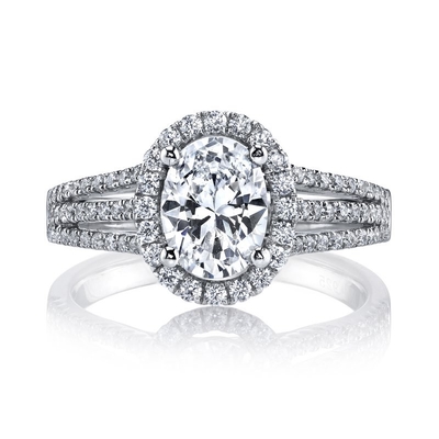 Anillo de corte oval en platino